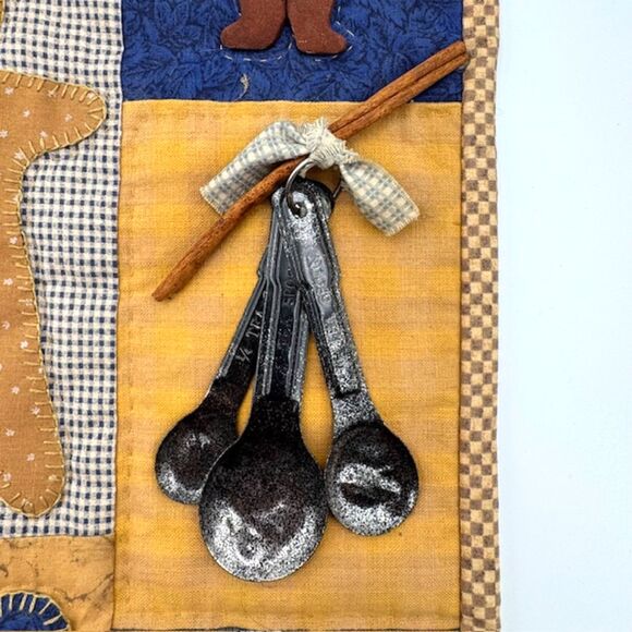 VTG Hand Quilted Wall Hanging 8x12 Gingerbread Man Hearts Buttons Kitchen Decor - Picture 3 of 11